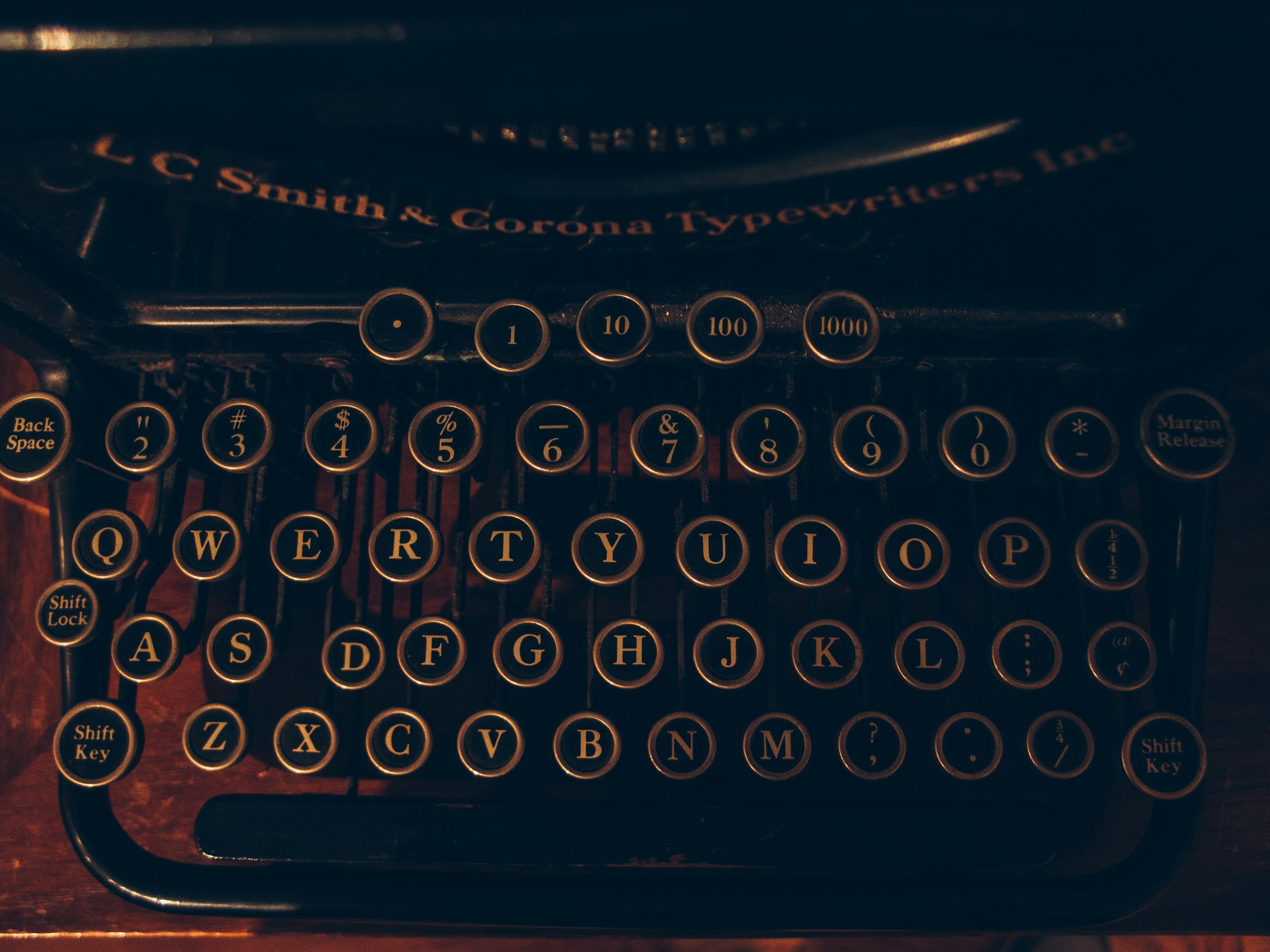 Jasper vs Copy.ai vs Claude - why general AI wins for business writing